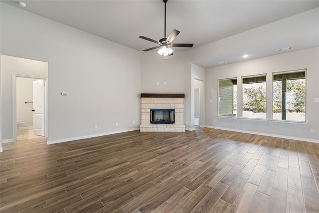 140 Oak Grove Way, Springtown, TX 76082