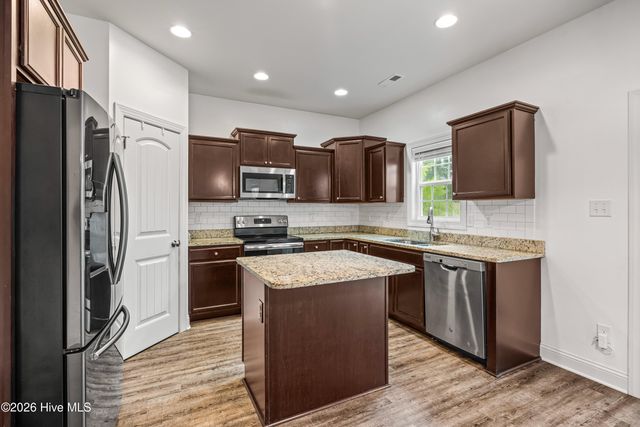 877 Stormy Gale Lane, Sneads Ferry, NC 28460