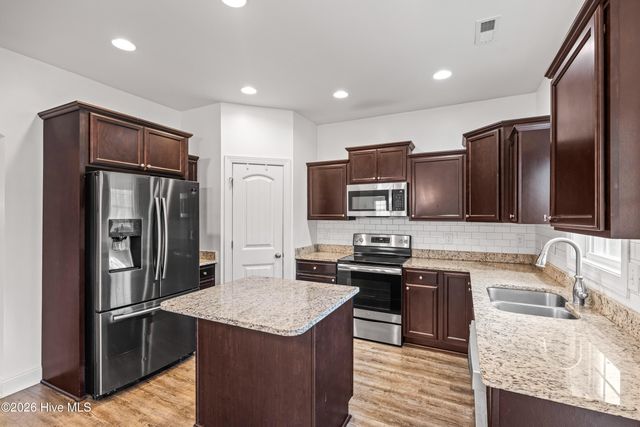 877 Stormy Gale Lane, Sneads Ferry, NC 28460