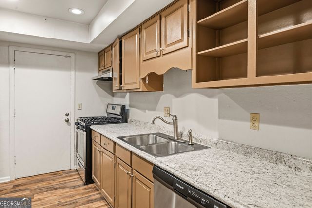 6851 Roswell Road D-15, Sandy Springs, GA 30328