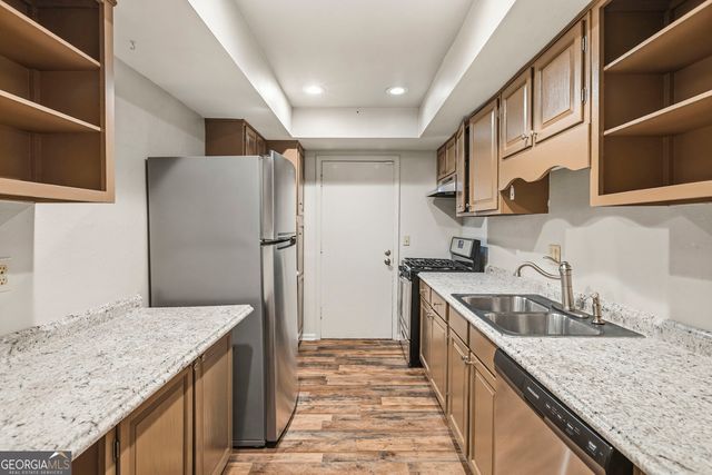 6851 Roswell Road D-15, Sandy Springs, GA 30328