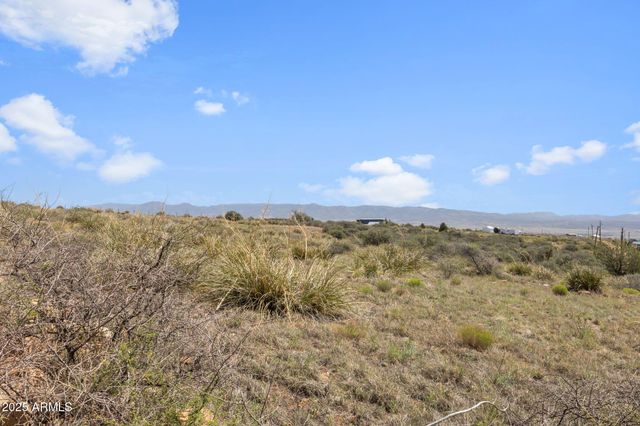 9180 E WOLF Road 3, Dewey, AZ 86327