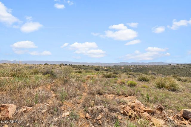 9180 E WOLF Road 3, Dewey, AZ 86327