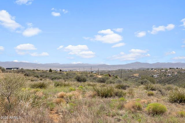 9180 E WOLF Road 3, Dewey, AZ 86327