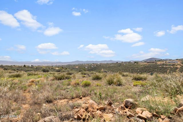 9180 E WOLF Road 3, Dewey, AZ 86327