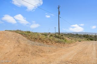 9180 E WOLF Road 3, Dewey, AZ 86327