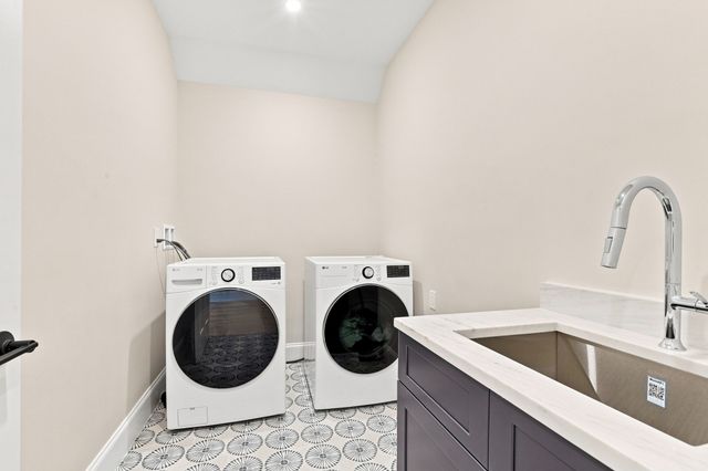20 Florence St A, Natick, MA 01760