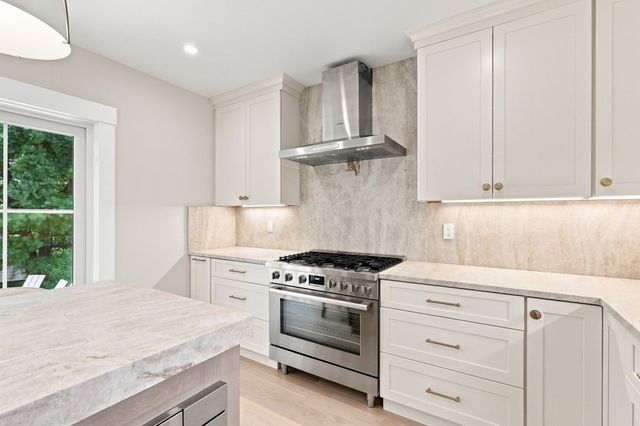 20 Florence St A, Natick, MA 01760