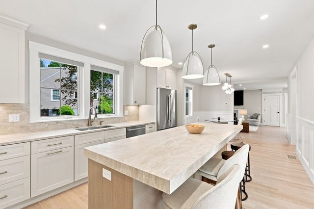 20 Florence St A, Natick, MA 01760
