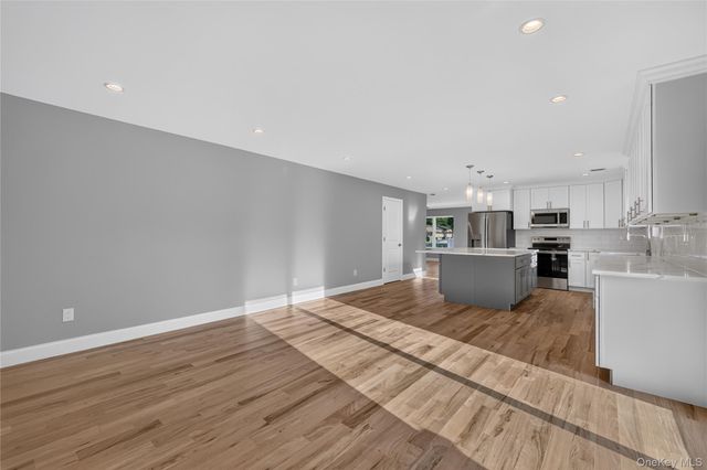 9 Oswego Place, West Babylon, NY 11704