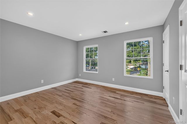 9 Oswego Place, West Babylon, NY 11704