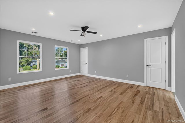 9 Oswego Place, West Babylon, NY 11704