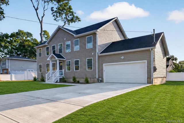 9 Oswego Place, West Babylon, NY 11704