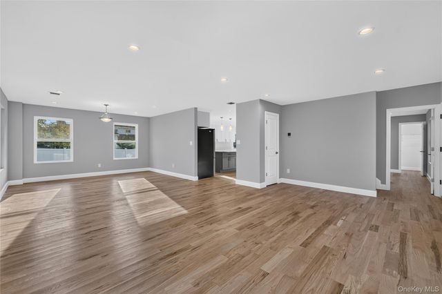 9 Oswego Place, West Babylon, NY 11704