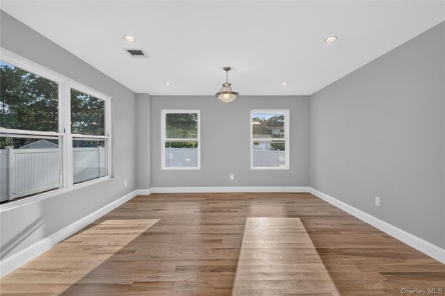 9 Oswego Place, West Babylon, NY 11704