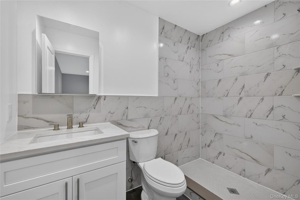 9 Oswego Place, West Babylon, NY 11704 — photo 5