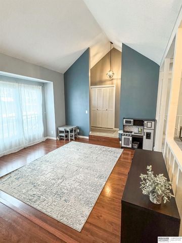 10830 Taylor Street, Omaha, NE 68164