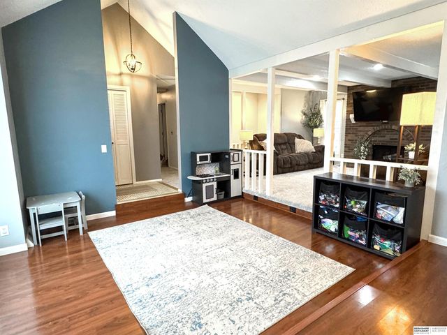 10830 Taylor Street, Omaha, NE 68164