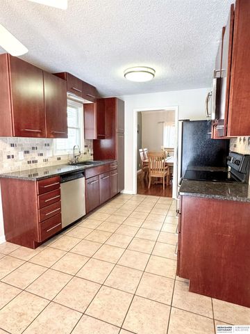 10830 Taylor Street, Omaha, NE 68164