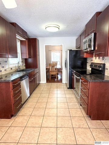 10830 Taylor Street, Omaha, NE 68164