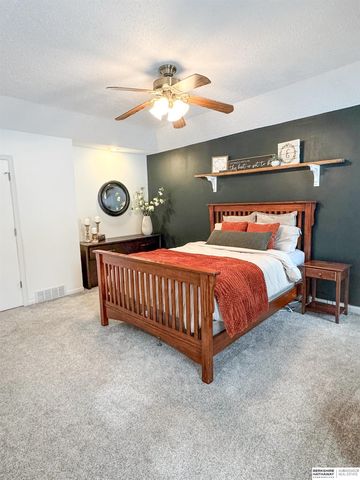 10830 Taylor Street, Omaha, NE 68164