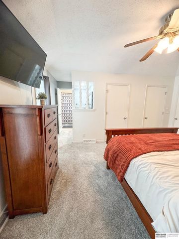 10830 Taylor Street, Omaha, NE 68164