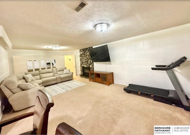 10830 Taylor Street, Omaha, NE 68164