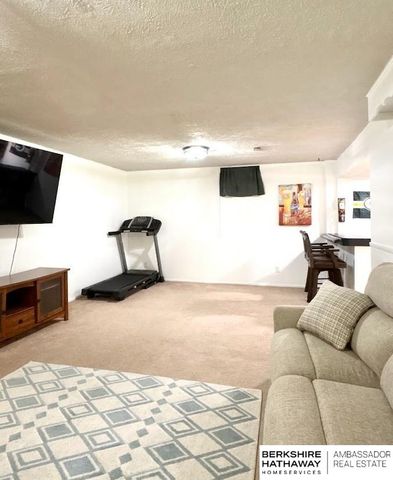 10830 Taylor Street, Omaha, NE 68164