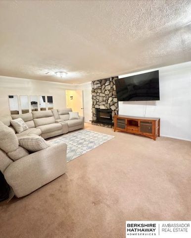 10830 Taylor Street, Omaha, NE 68164