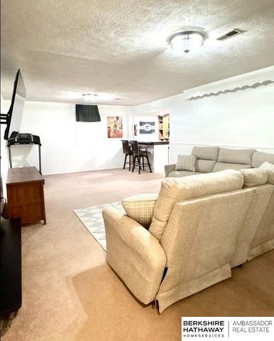 10830 Taylor Street, Omaha, NE 68164