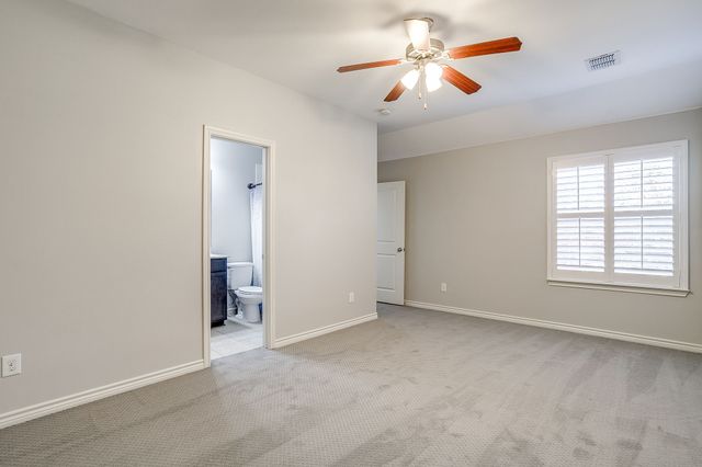 13704 Southern Oaks Drive, Fort Worth, TX 76028