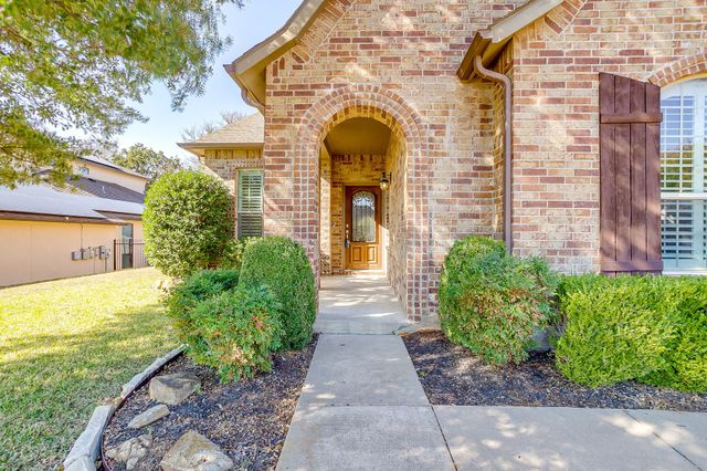 13704 Southern Oaks Drive, Fort Worth, TX 76028