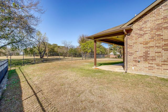 13704 Southern Oaks Drive, Fort Worth, TX 76028