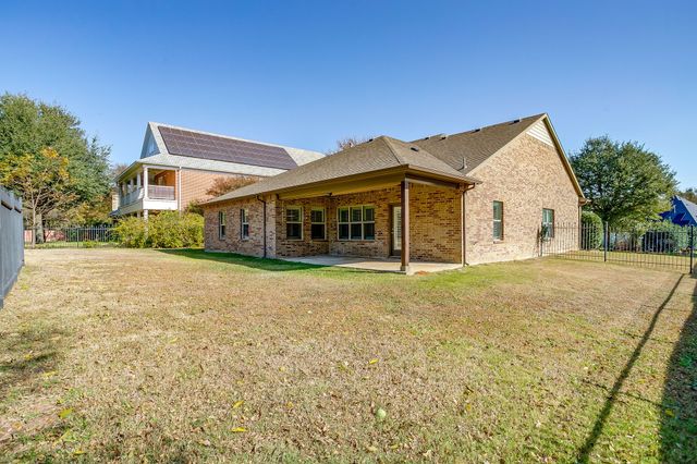 13704 Southern Oaks Drive, Fort Worth, TX 76028