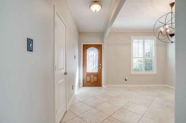 13704 Southern Oaks Drive, Fort Worth, TX 76028