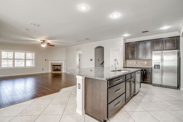 13704 Southern Oaks Drive, Fort Worth, TX 76028