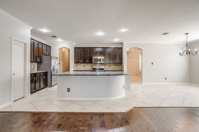 13704 Southern Oaks Drive, Fort Worth, TX 76028