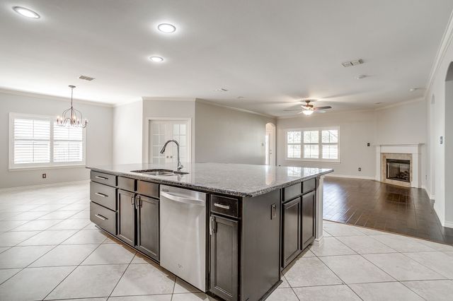 13704 Southern Oaks Drive, Fort Worth, TX 76028