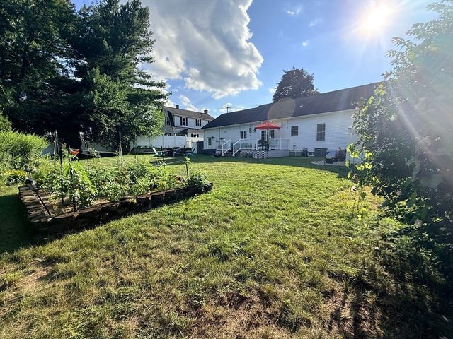91 Royal St, Chicopee, MA 01020