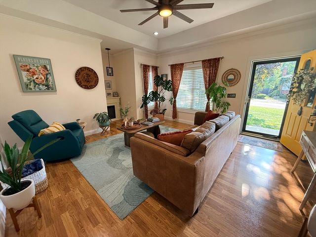 91 Royal St, Chicopee, MA 01020