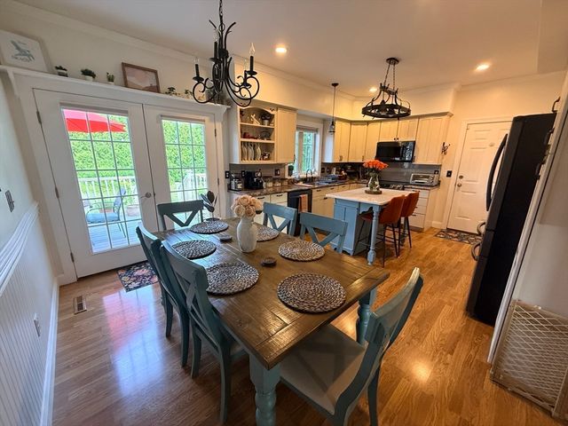 91 Royal St, Chicopee, MA 01020