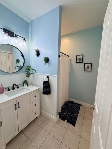 91 Royal St, Chicopee, MA 01020