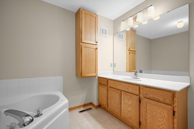8775 Branson Drive 78, Inver Grove Heights, MN 55076