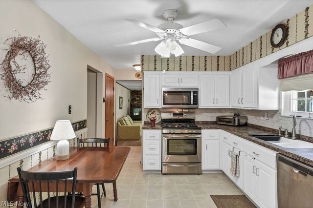 7120 Lakeview Drive, Parma, OH 44129
