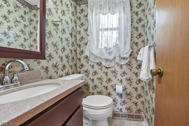 7120 Lakeview Drive, Parma, OH 44129