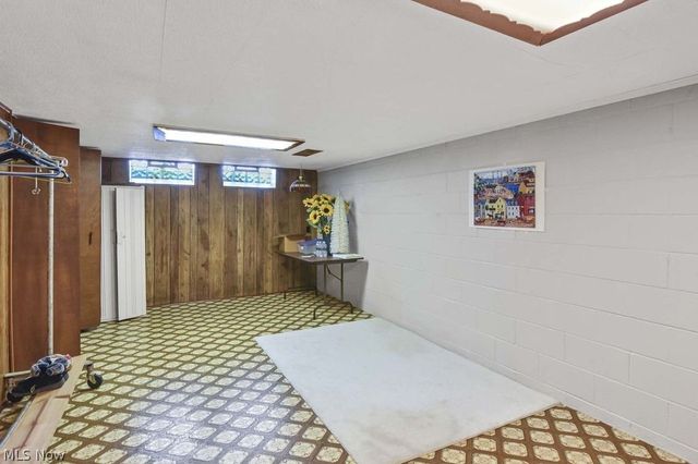 7120 Lakeview Drive, Parma, OH 44129
