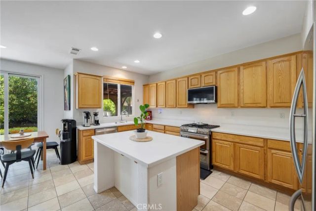3819 Saint Austell, Perris, CA 92571
