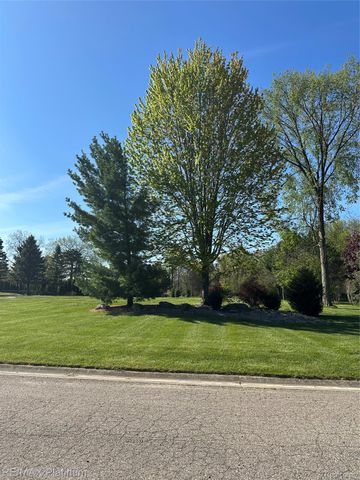 4299 Lake Farms Court, Fenton Charter Township, MI 48451