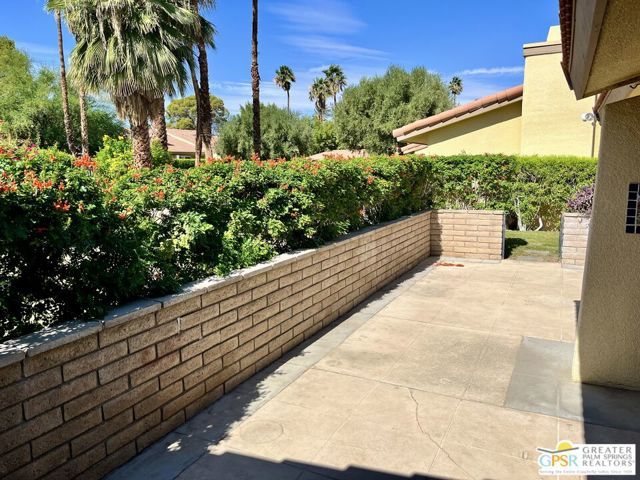 2657 N Whitewater Club Drive, Palm Springs, CA 92262