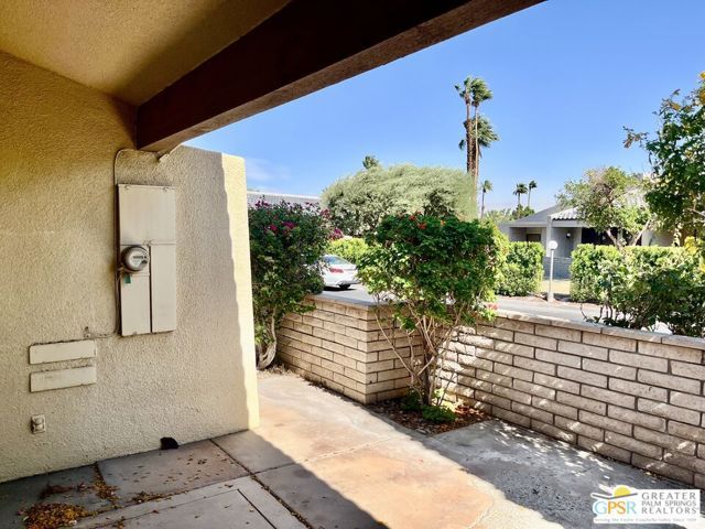 2657 N Whitewater Club Drive, Palm Springs, CA 92262